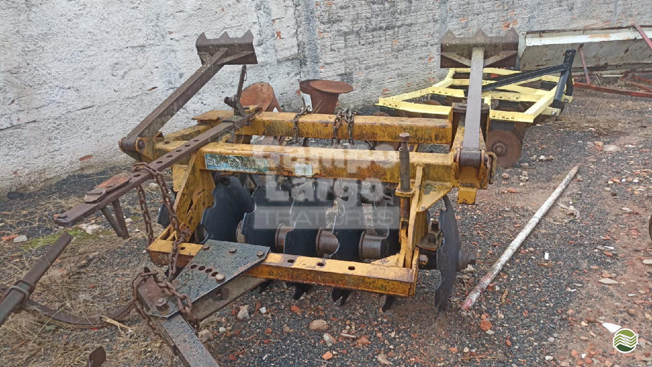 IMPLEMENTOS AGRICOLAS GRADE ARADORA ARADORA 14 DISCOS Campo Largo Tratores CAMPO LARGO PARANÁ PR